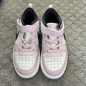 Nike Dunks Girls Sneaker Pristine Condition worn once!